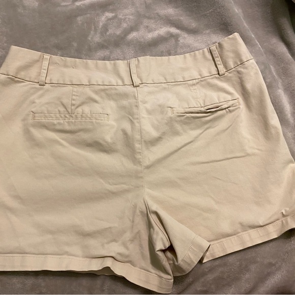 Loft Riviera Short - Picture 2 of 2